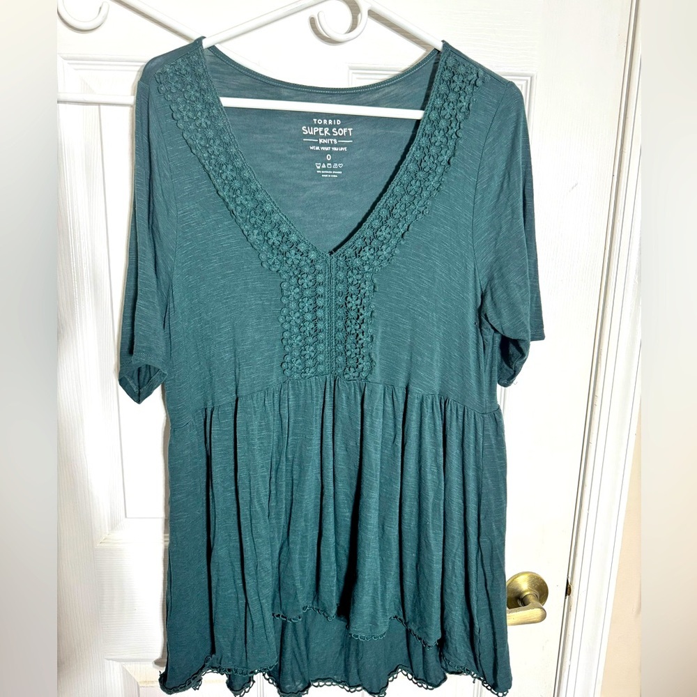 Torrid Shirt Womens Size 0 L-1x Green Boho Blouse Crochet Trim  Super Soft